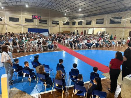 Formatura dos alunos do Pré da EMEI Amiguinhos da Natureza marca conclusão de etapa escolar