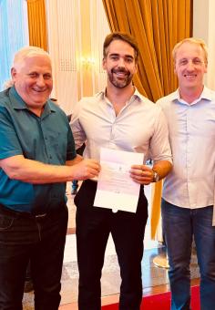 Governador Eduardo Leite recebe convite para inauguração do Caminho da Fé e Devoção